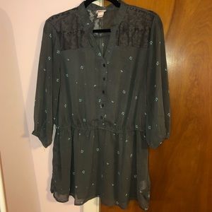 Sheer 3/4 sleeve shirt with lace shoulder